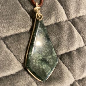 Nephrite jade healing necklace with alpaca